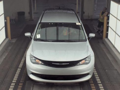 Used 2023 Chrysler Voyager LX FWD image 2