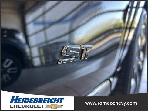 Used 2025 Buick Encore GX Sport Touring FWD image 35