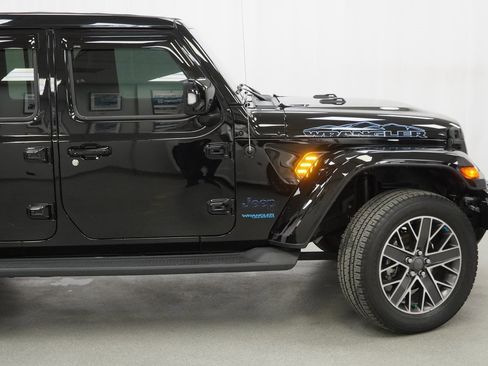 Certified 2022 Jeep Wrangler Unlimited Sahara image 11