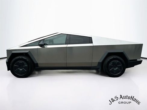 Used 2025 Tesla Cybertruck AWD Crew Cab image 4