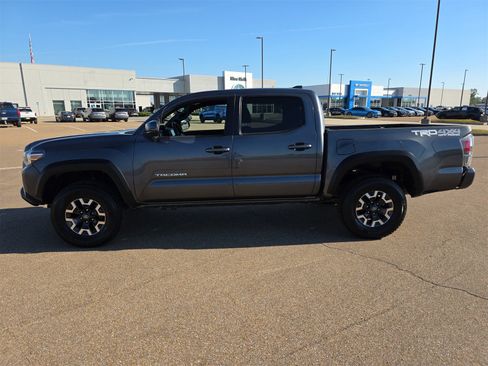 Used 2022 Toyota Tacoma TRD Off-Road image 5