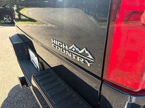 Used 2022 Chevrolet Silverado 1500 High Country image 18