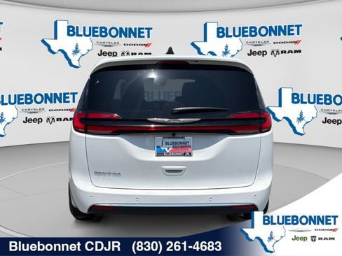 New 2026 Chrysler Pacifica Select FWD image 6