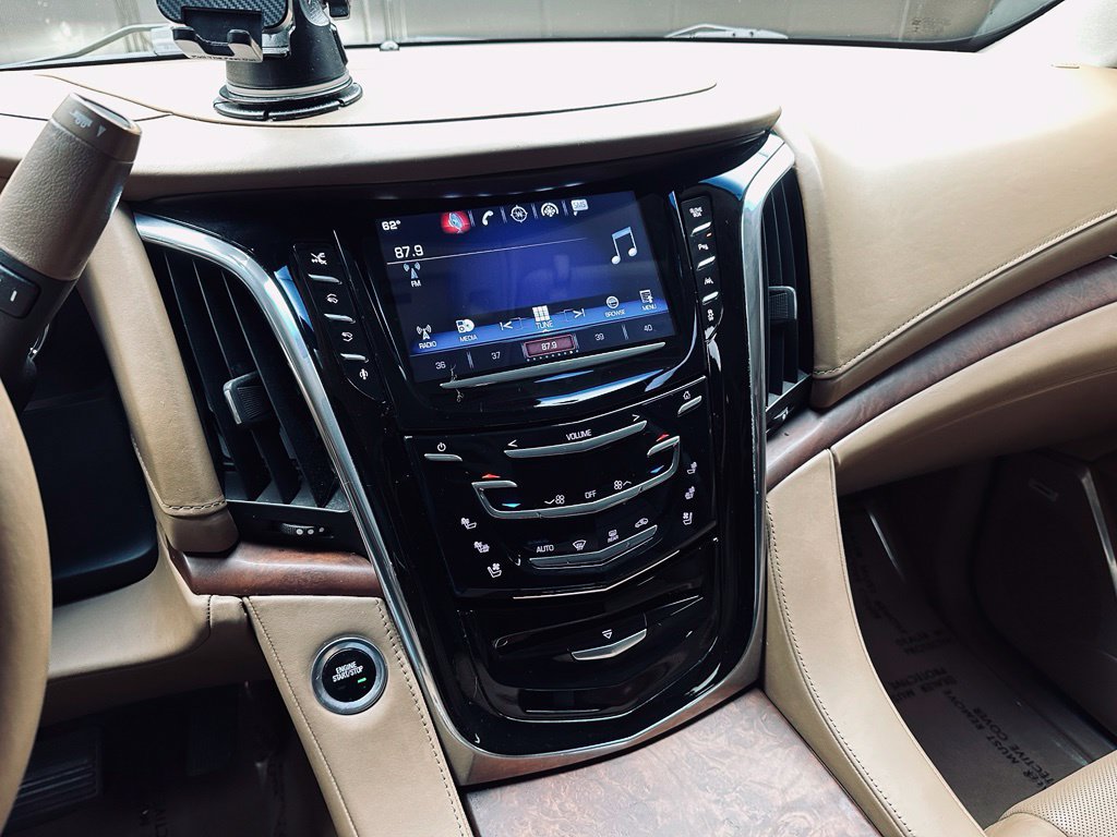 Used 2016 Cadillac Escalade Platinum AWD/4WD image 32