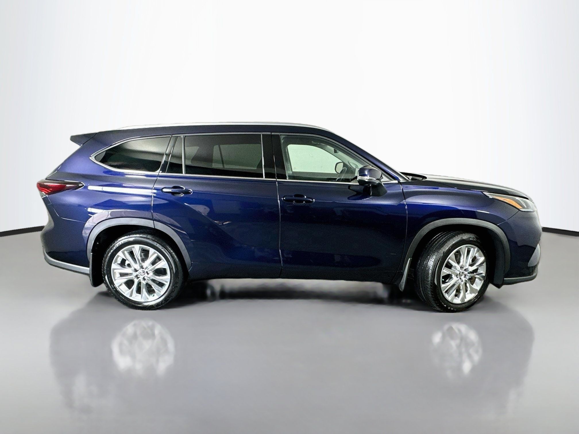 Used 2026 Toyota Highlander Limited AWD/4WD image 8