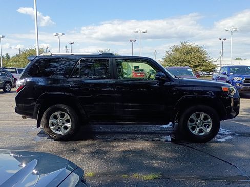 Used 2023 Toyota 4Runner SR5 Premium w/ Moonroof Package AWD/4WD image 2