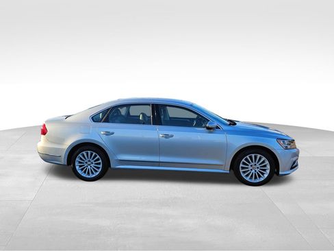 Used 2017 Volkswagen Passat 1.8T SE image 5