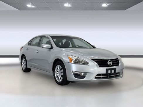 Used 2013 Nissan Altima 2.5 S FWD image 7