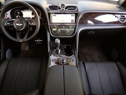 Used 2022 Bentley Bentayga image 4