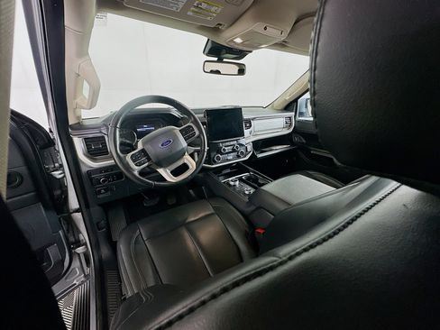 Used 2024 Ford Expedition Max XLT image 18