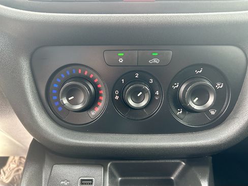 Used 2021 RAM ProMaster City Tradesman SLT FWD image 14