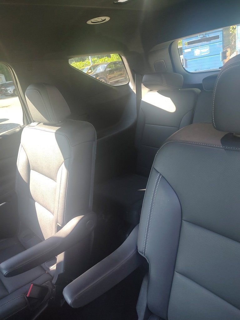 Used 2025 Chevrolet Traverse LT FWD image 8