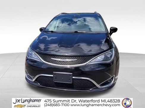 Used 2020 Chrysler Pacifica Touring-L FWD image 3