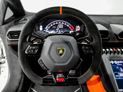Used 2024 Lamborghini Huracan STO image 12