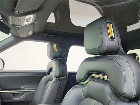 Used 2025 Rivian R1T Adventure image 33