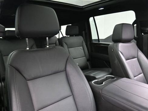 Used 2025 Chevrolet Suburban LT w/ Comfort Package image 29