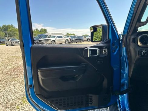 Used 2021 Jeep Gladiator Overland AWD/4WD image 22