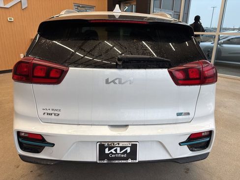 Certified 2022 Kia Niro EX w/ Cold Weather Package image 11