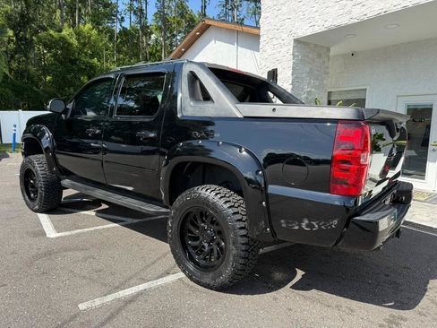Used 2011 Chevrolet Avalanche LTZ AWD/4WD image 3