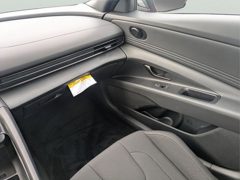 Certified 2025 Hyundai Elantra Sport FWD image 14