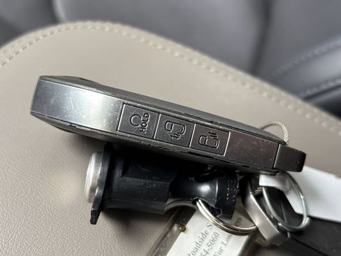 Used 2026 Kia Carnival FWD image 27