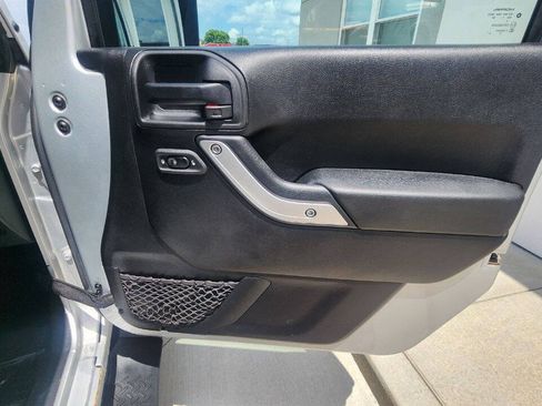 Used 2012 Jeep Wrangler Sahara w/ Dual Top Group AWD/4WD image 18