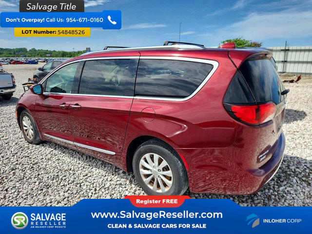 Used 2018 Chrysler Pacifica Touring-L FWD image 3
