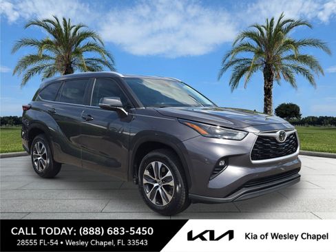 Used 2023 Toyota Highlander XLE image 1