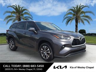 Used 2023 Toyota Highlander XLE video 1