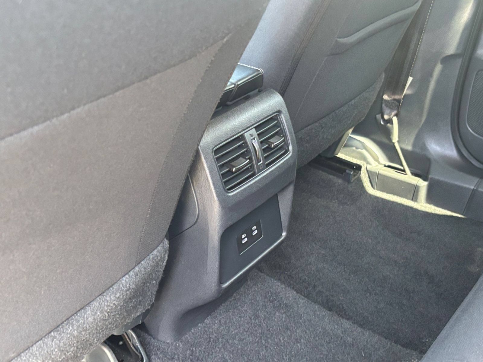Used 2025 Nissan Rogue SV AWD/4WD image 24