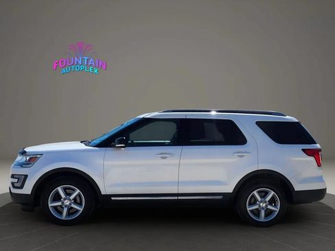 Used 2017 Ford Explorer XLT w/ Equipment Group 202A AWD/4WD image 2