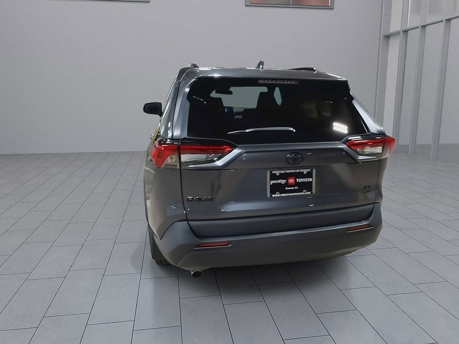 Used 2019 Toyota RAV4 LE AWD/4WD image 7