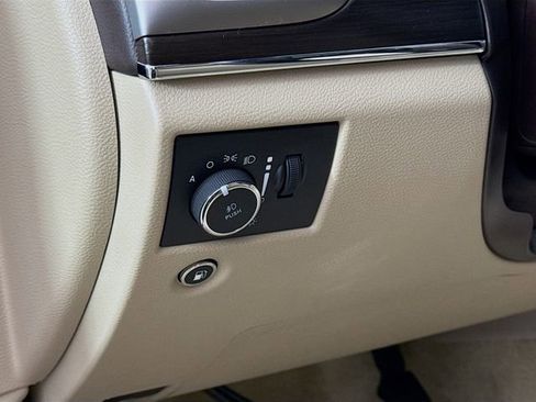 Used 2018 Jeep Grand Cherokee Overland image 12