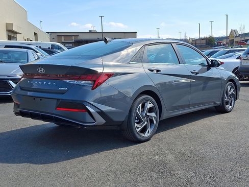 New 2026 Hyundai Elantra Limited FWD image 4