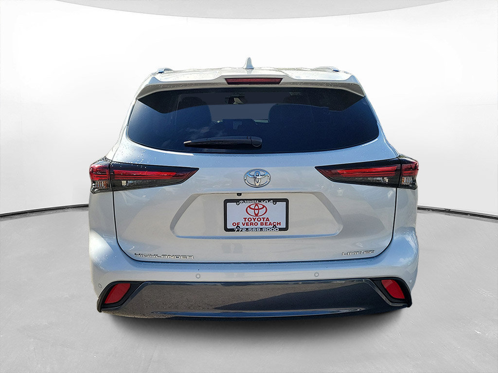 Used 2024 Toyota Highlander Limited FWD image 5