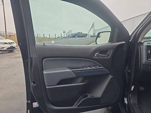 Used 2019 Chevrolet Colorado Z71 w/ Z71 Midnight Edition image 12