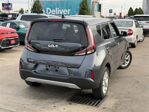 Used 2023 Kia Soul LX w/ LX Technology Package image 5