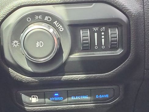 Used 2022 Jeep Wrangler Unlimited Sahara w/ Cold Weather Group AWD/4WD image 11