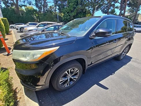 Used 2016 Toyota Highlander XLE w/ Protection Package #3 AWD/4WD image 1
