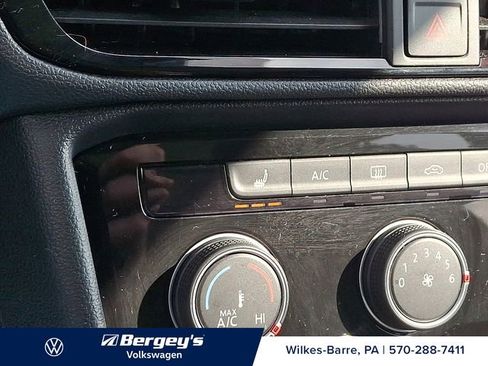 Certified 2023 Volkswagen Taos SE w/ Panoramic Sunroof Package image 28