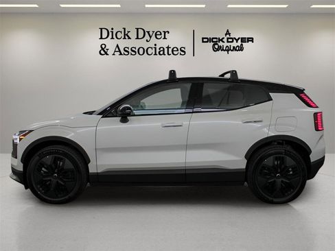 New 2026 Volvo EX30 Cross Country Ultra image 5