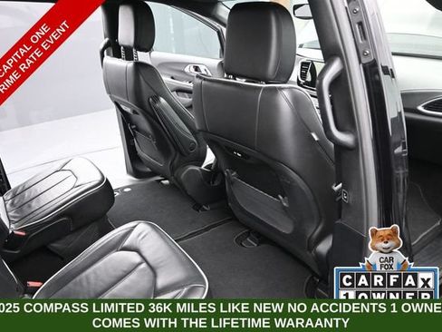 Used 2025 Chrysler Pacifica Limited FWD image 20