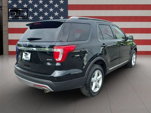 Used 2017 Ford Explorer XLT w/ Equipment Group 202A AWD/4WD image 5