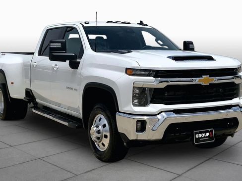 Used 2025 Chevrolet Silverado 3500 LT w/ Safety Package AWD/4WD image 3