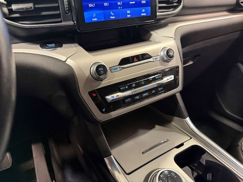 Used 2023 Ford Explorer XLT AWD/4WD image 83