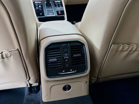 Used 2025 Porsche Macan image 27