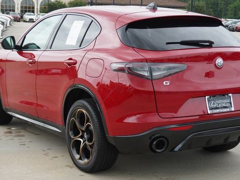Used 2025 Alfa Romeo Stelvio Sprint AWD/4WD image 8