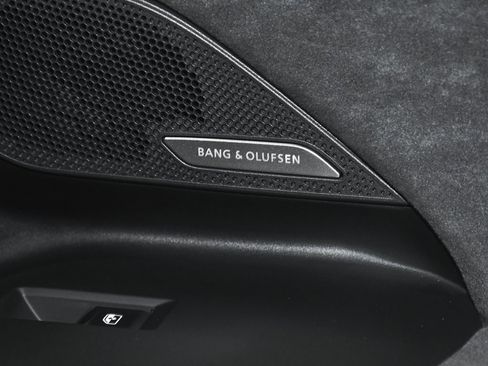 Used 2025 Audi S6 e-tron Prestige w/ 21" Black Optic Package image 39