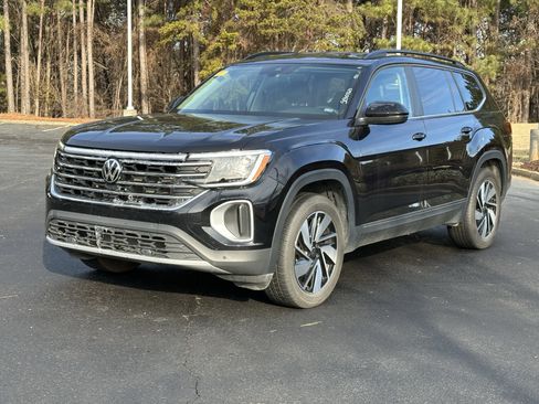 Used 2025 Volkswagen Atlas SE image 5