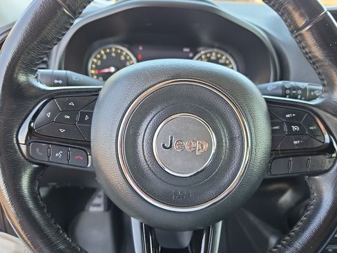 Used 2017 Jeep Renegade Altitude FWD image 25